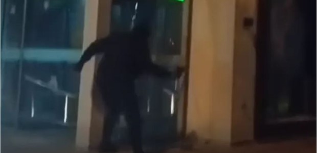 Λάρισα: Επίθεση με βαριοπούλες στο εργοστάσιο της Βιολάντα